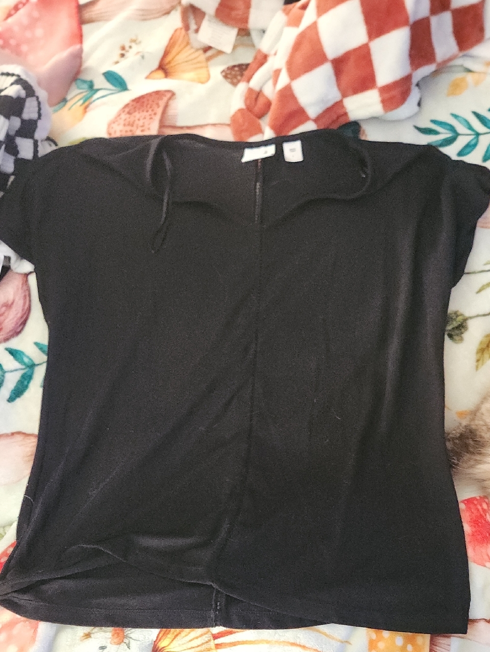 Jaclyn Smith Black Short-Sleeve Knit Top with Subtle Neck Detail
